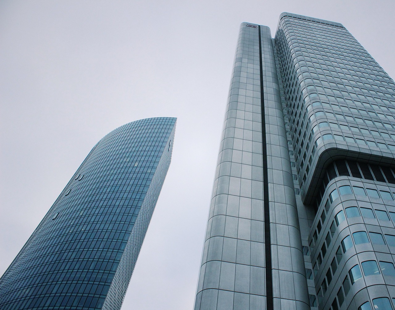 Skyscraper, corporate, modern buildings — Exploring IPTV King for Smooth and Affordable Online TV and Movie Streaming