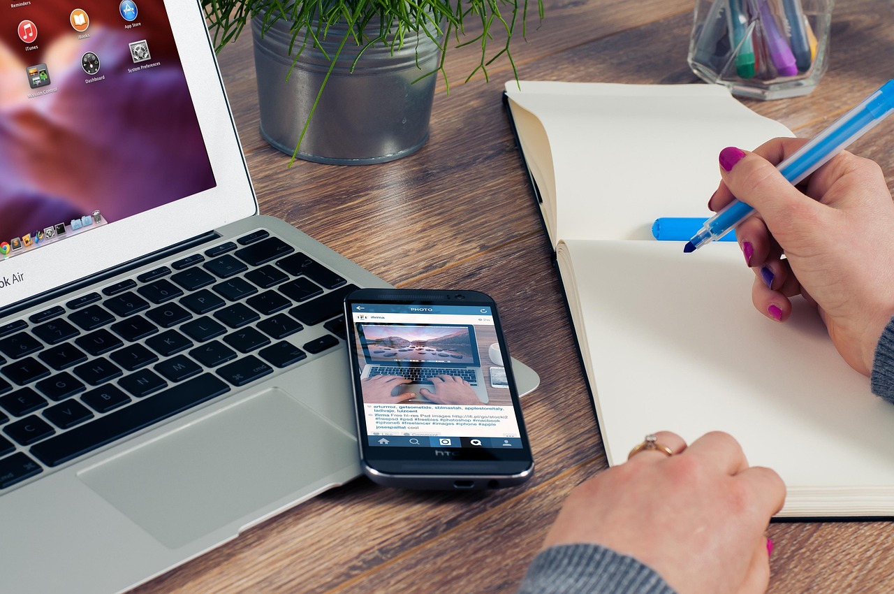 Office, notes, notepad — Secure and Safe: Choosing the Right Private Messaging Platform