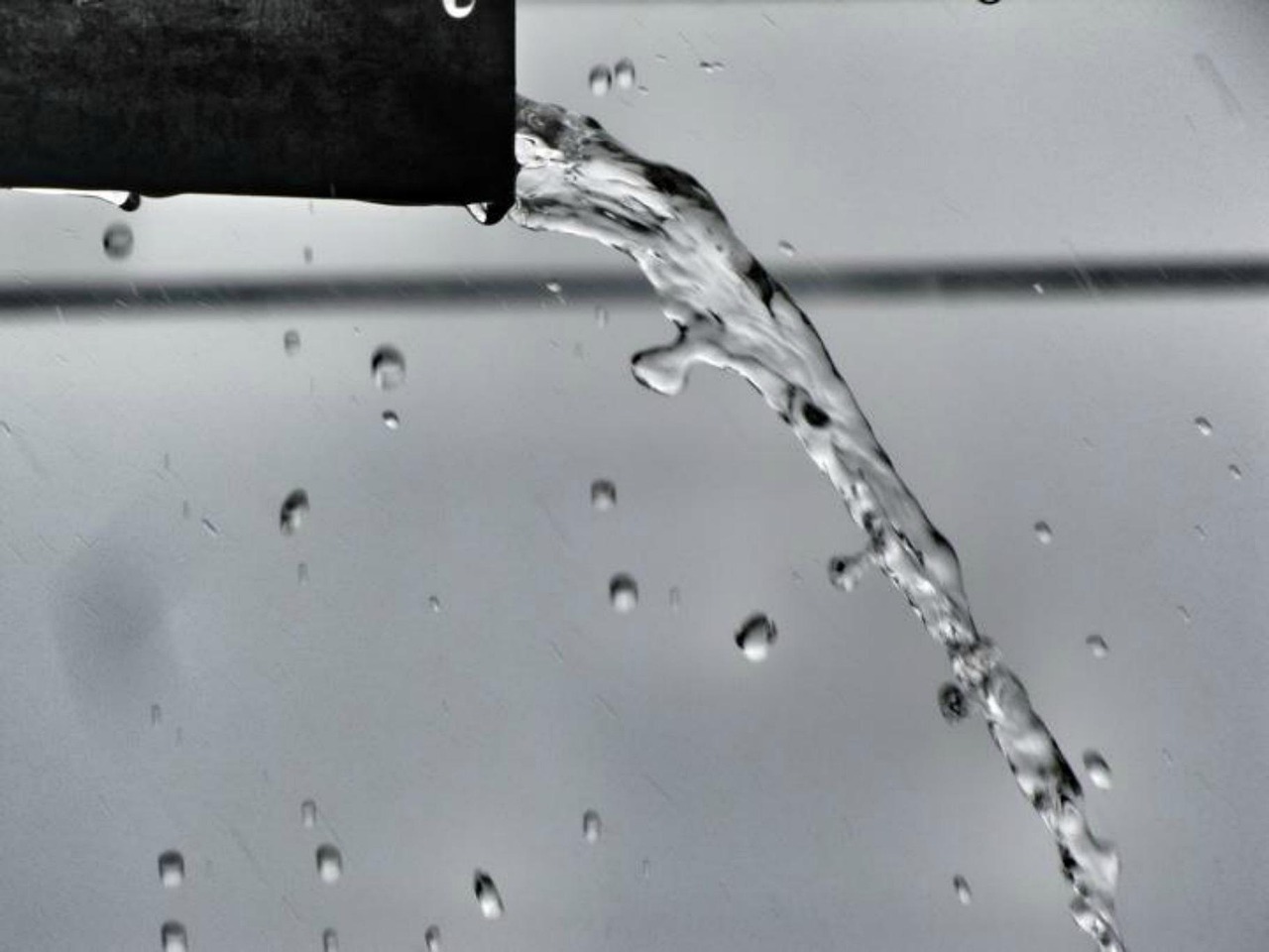 Water, drips, flow — Watch Every Pitch: The Benefits of Streaming MLB Games on Reddit